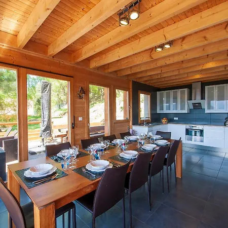 Les De La Marcairie *