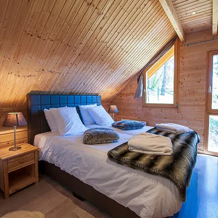 Les De La Marcairie *